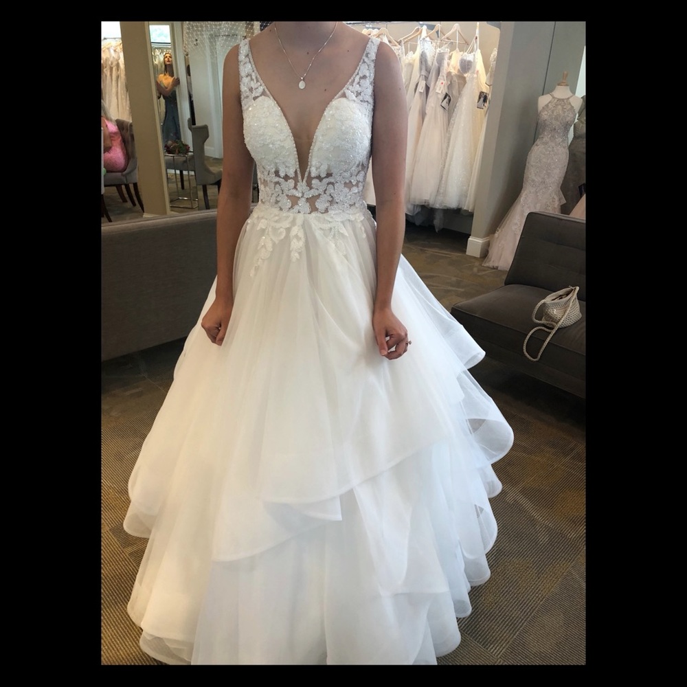 New Unaltered Wedding Dress - Picture 2 of 6
